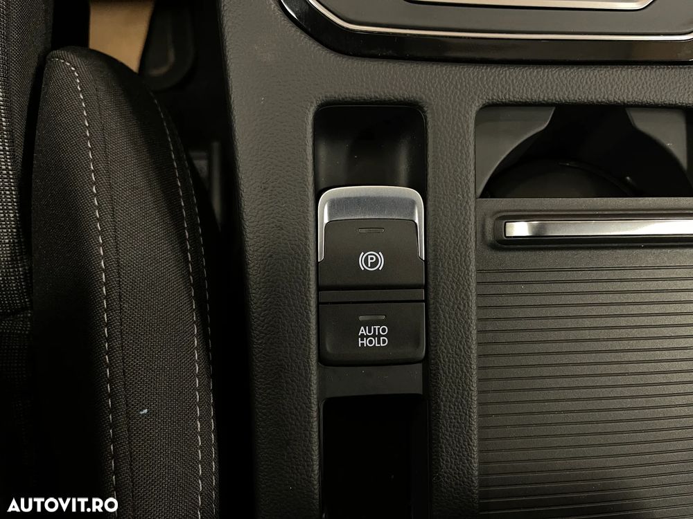 Volkswagen Passat 2.0 TDI DSG Comfortline - 26