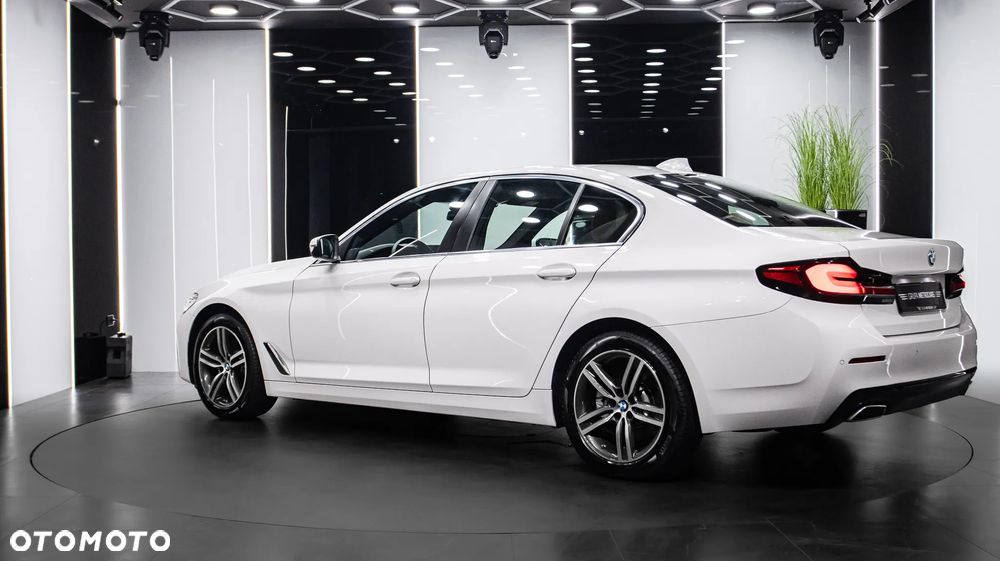 BMW Seria 5 520i mHEV - 5