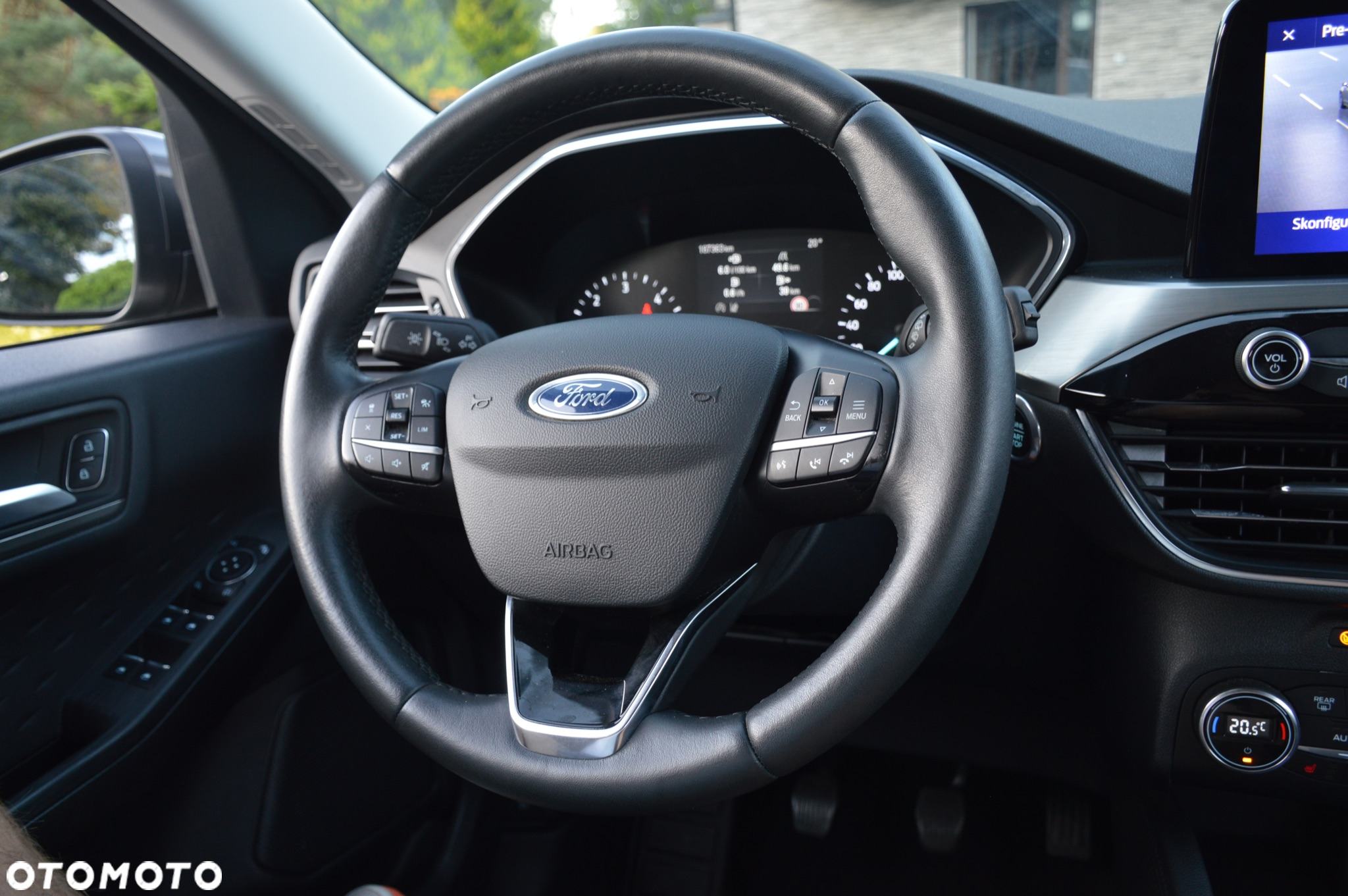 Ford Kuga 2.0 EcoBlue Hybrid TITANIUM - 32