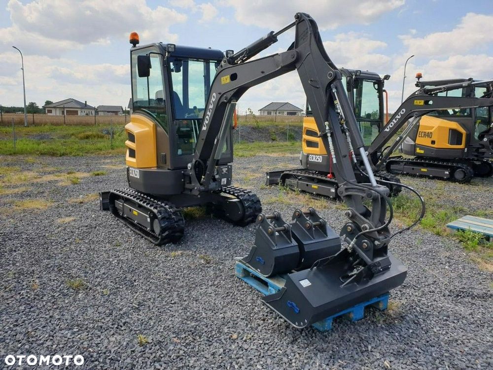 Volvo ECR25D NOWA DOSTĘPNA OD RĘKI, SZYBKOZŁĄCZE, DŁUGIE RAMIĘ, OBRÓT W OBRYSIE - 27