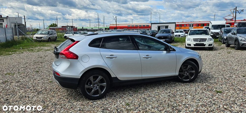Volvo V40 Cross Country - 10
