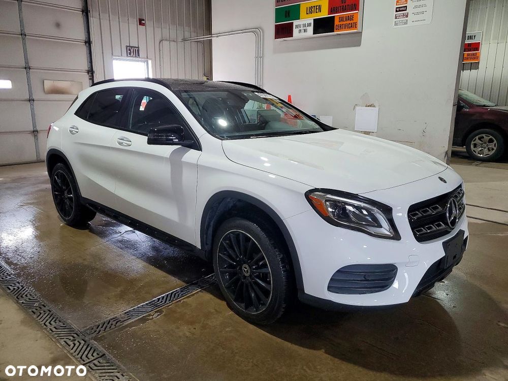 Mercedes-Benz GLA 250 4Matic 7G-DCT - 4