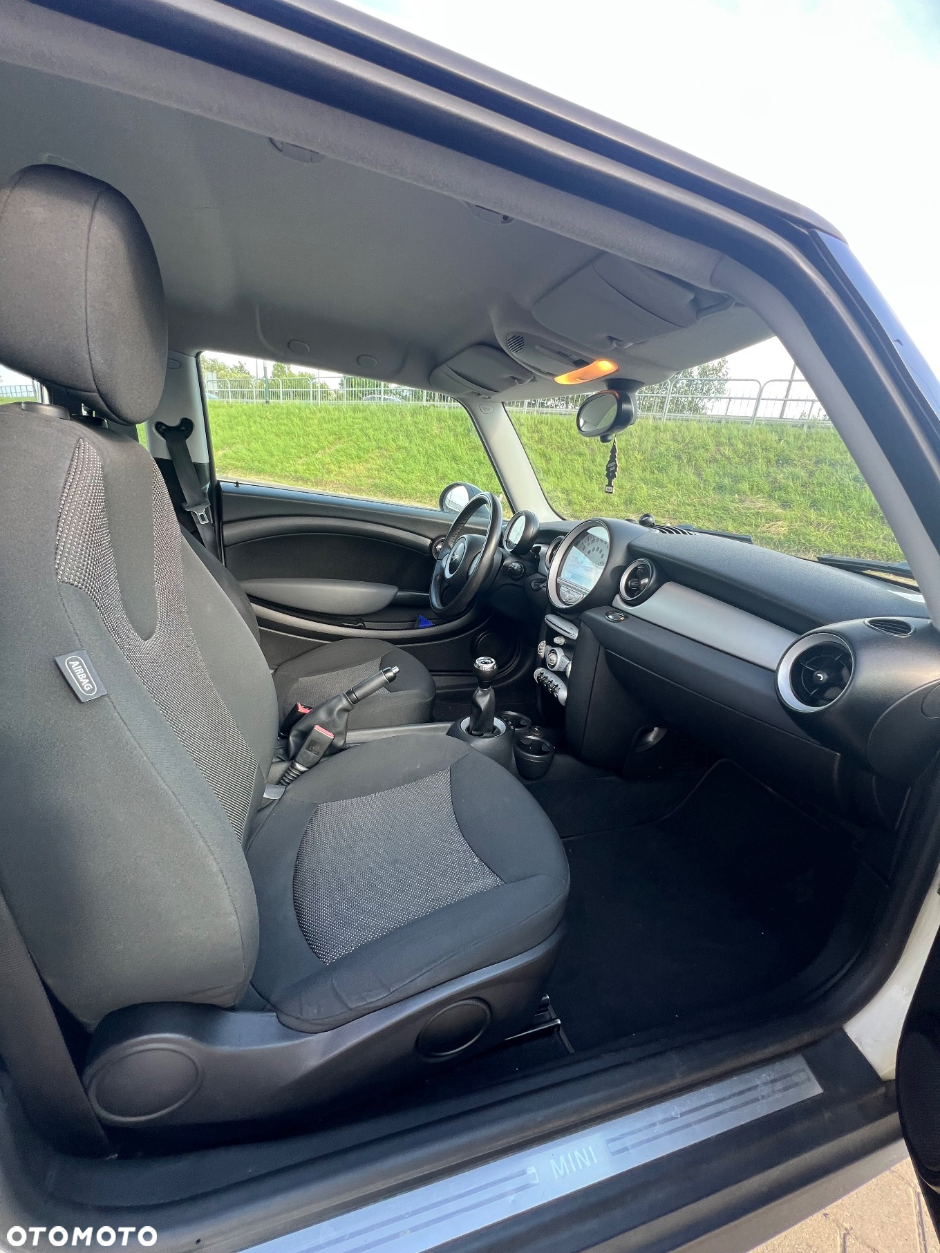 MINI Cooper Standard - 25