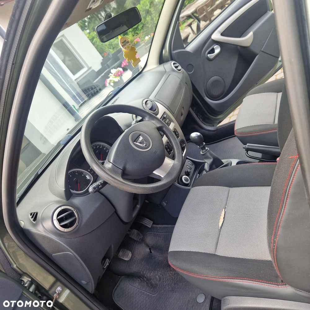 Dacia Duster 1.6 Laureate 4x4 - 3