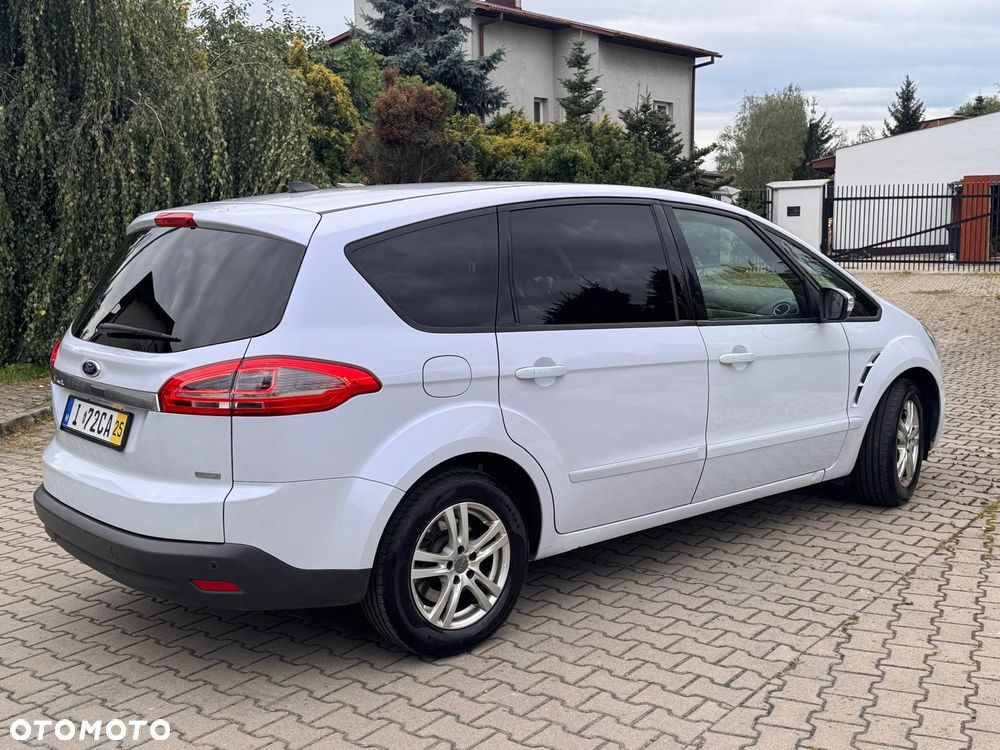 Ford S-Max - 17