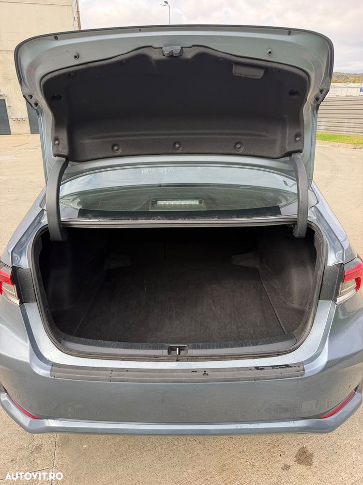 Toyota Corolla 1.8 HSD Business - 18