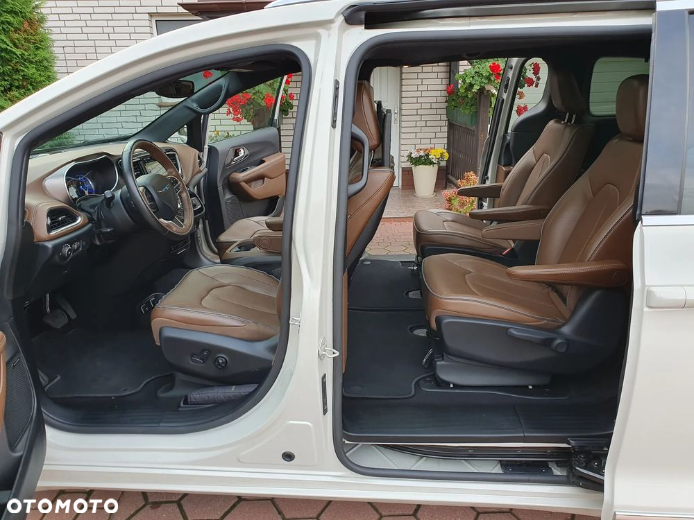Chrysler Pacifica - 26
