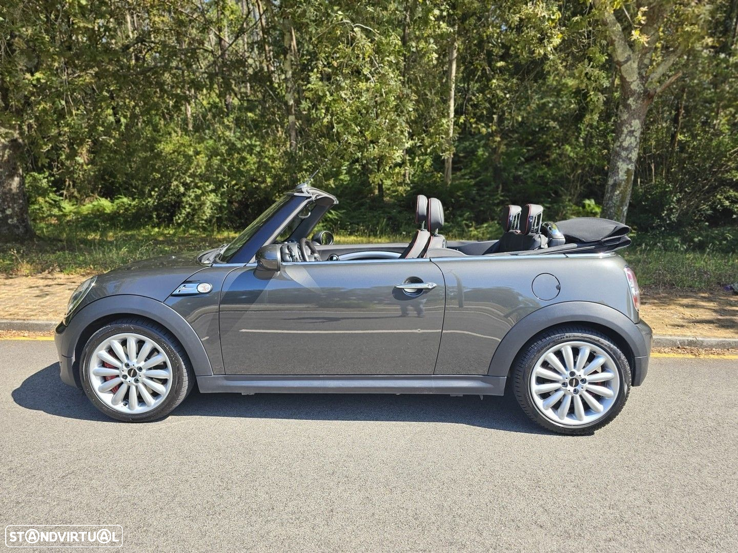 MINI Cabrio John Cooper Works - 35