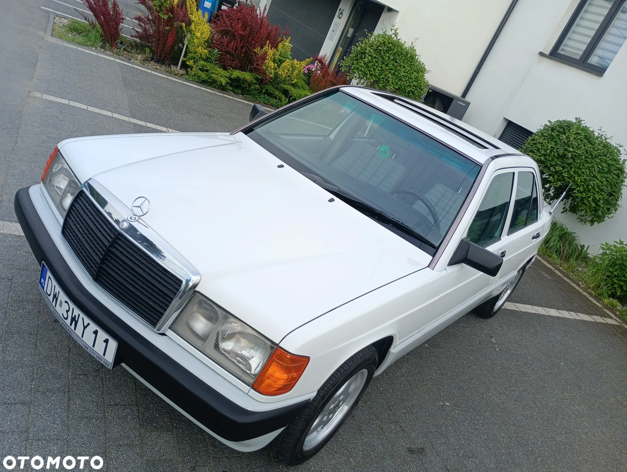 Mercedes-Benz W201 (190) - 11