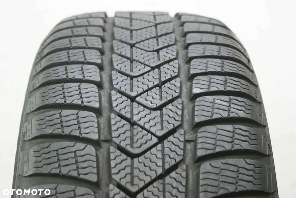 205/60R16 PIRELLI WINTER SOTTOZERO 3 , 6,9mm . - 1