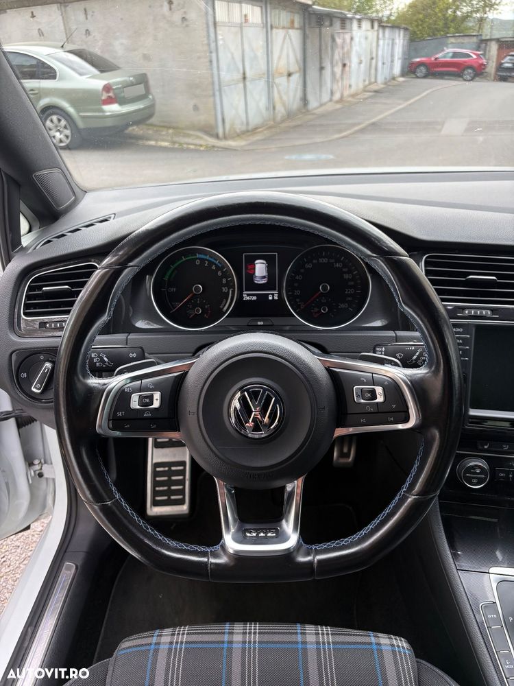 Volkswagen Golf - 20