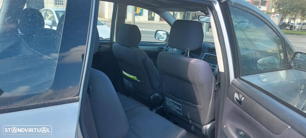 Toyota Avensis Verso - 7