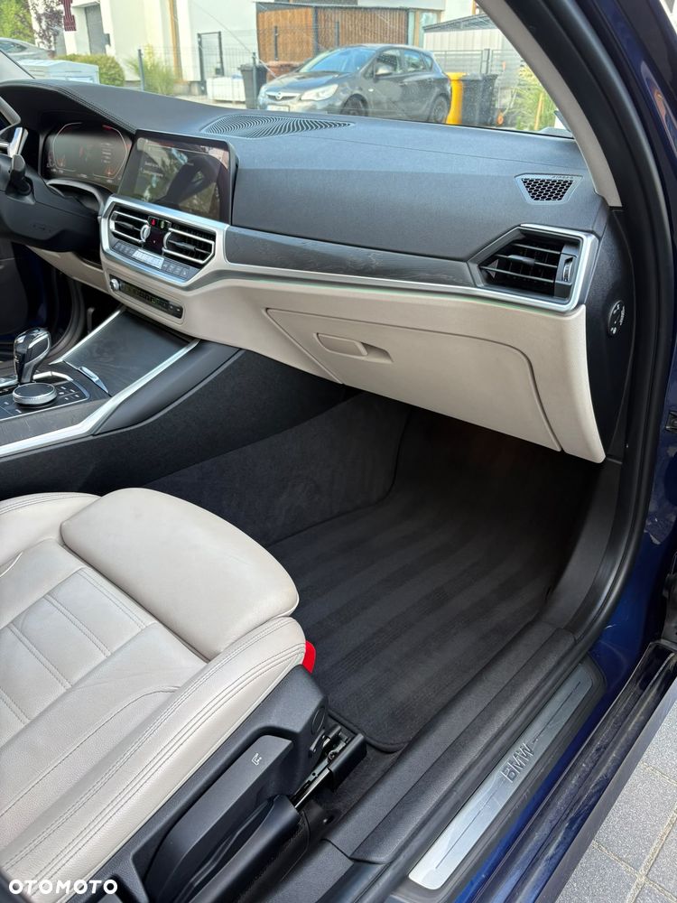 BMW Seria 3 320d Luxury Line - 10