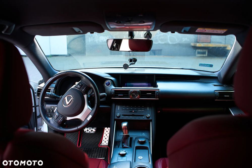 Lexus IS 300h F Sport - 27