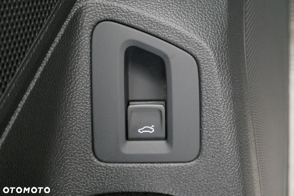 Volkswagen Passat Variant 2.0 TSI Business DSG - 17