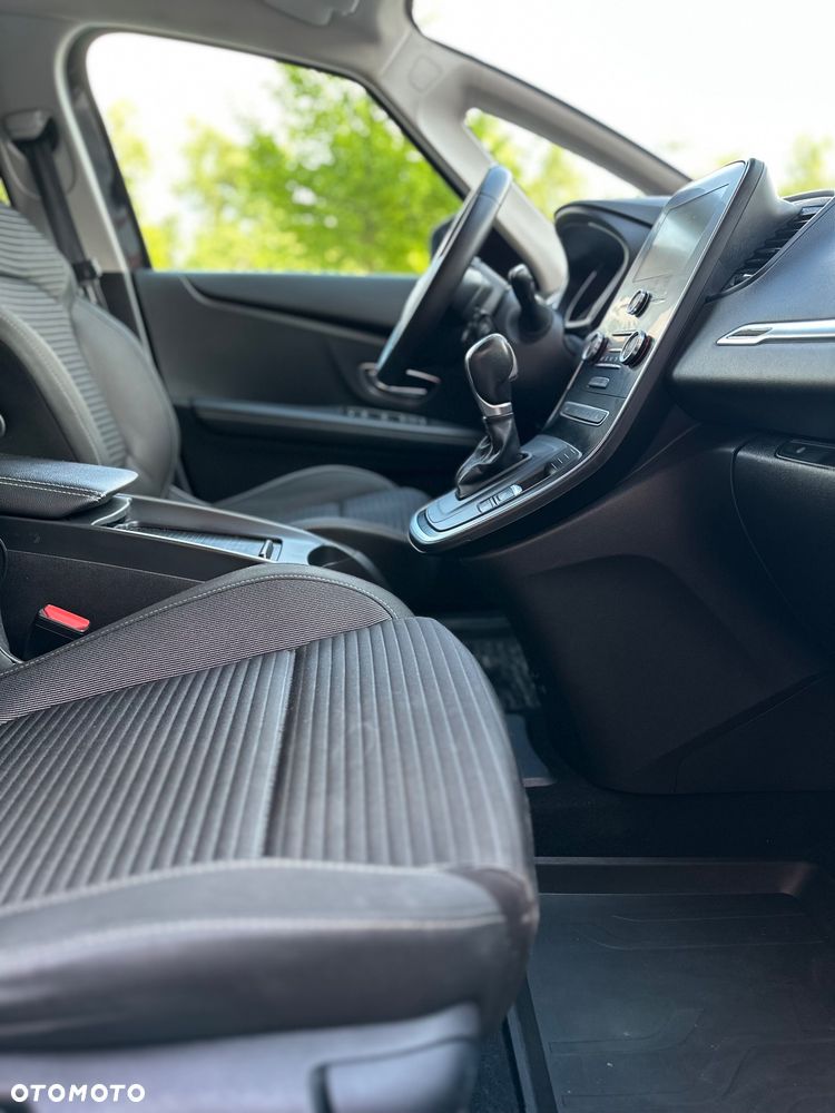 Renault Grand Scenic - 34