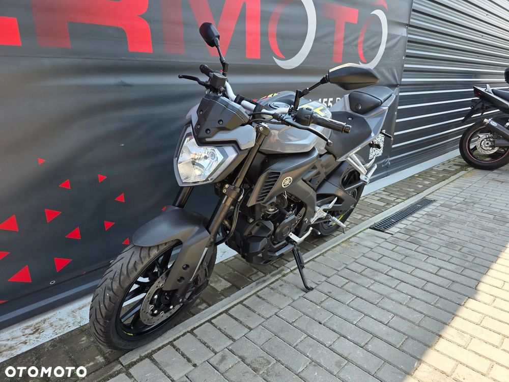Yamaha MT - 28