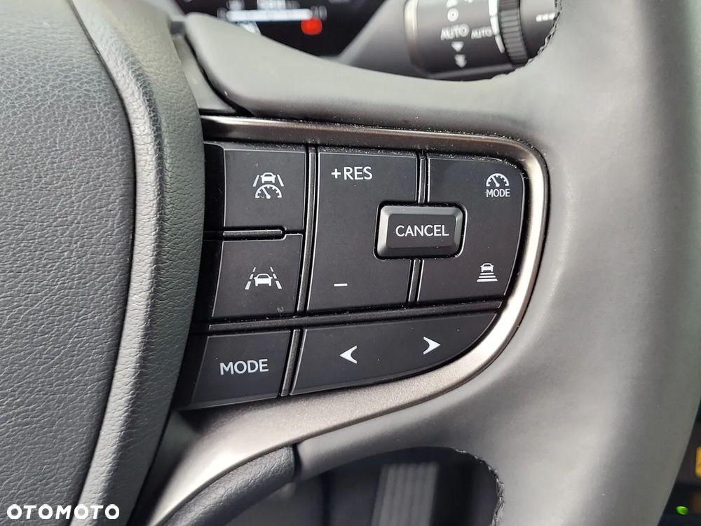 Lexus UX 300h F Sport Design - 28