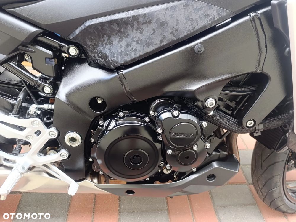 Suzuki GSX - 7