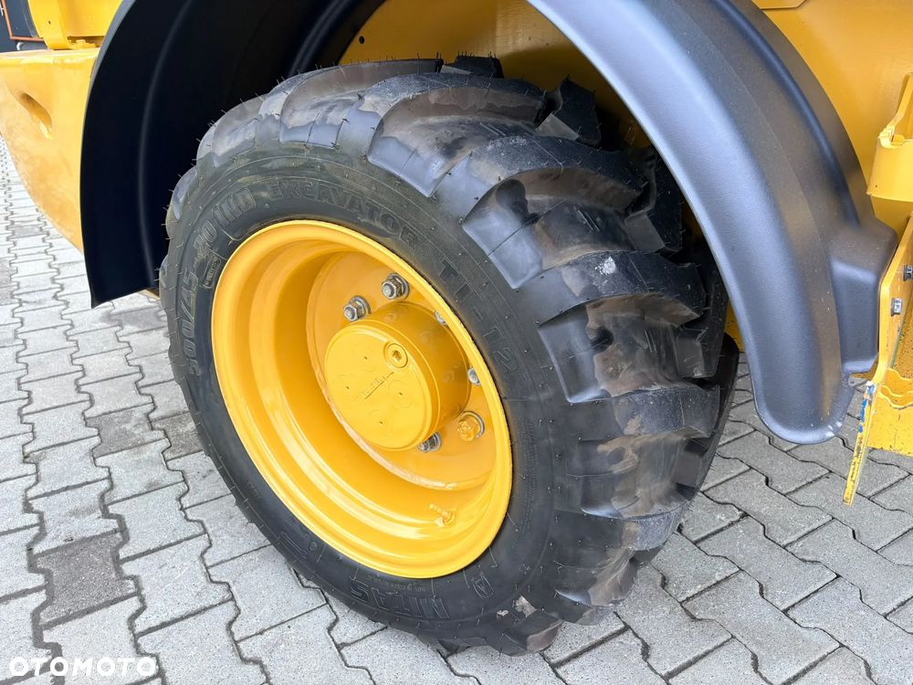 Caterpillar 908M - 40