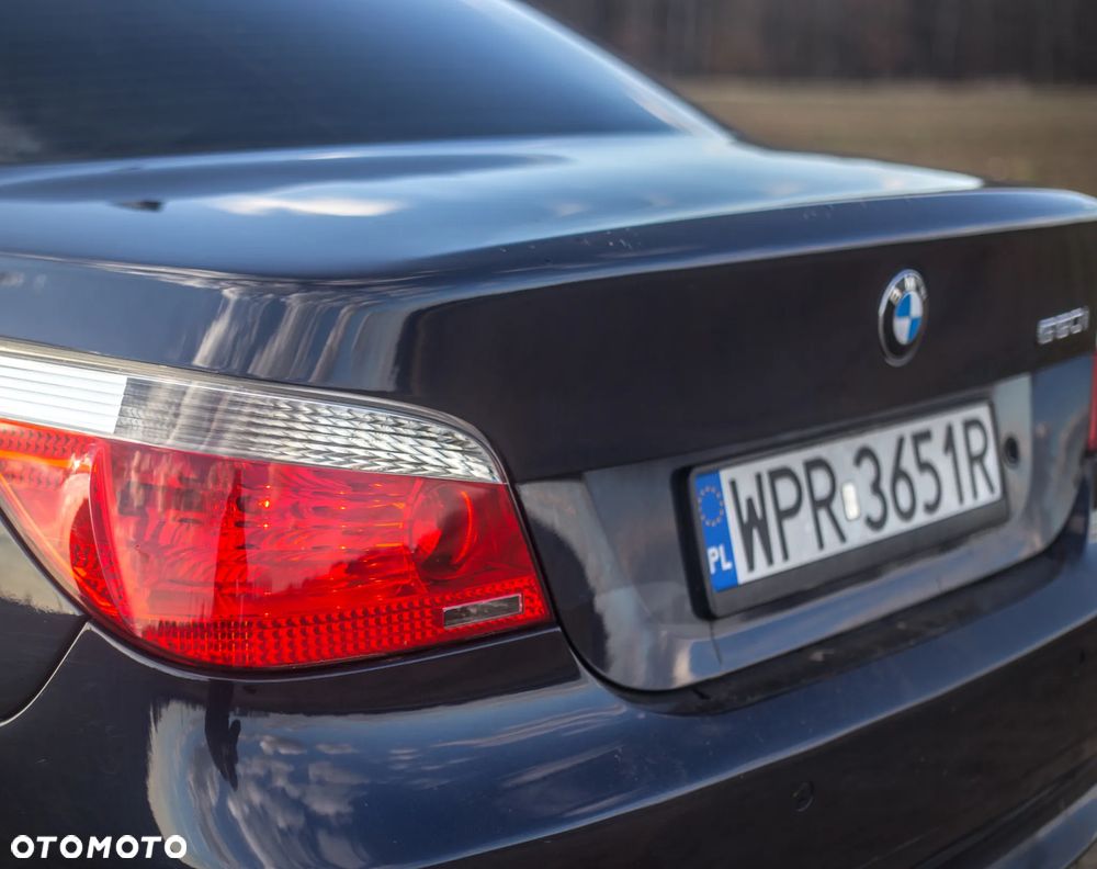 BMW Seria 5 550i - 17