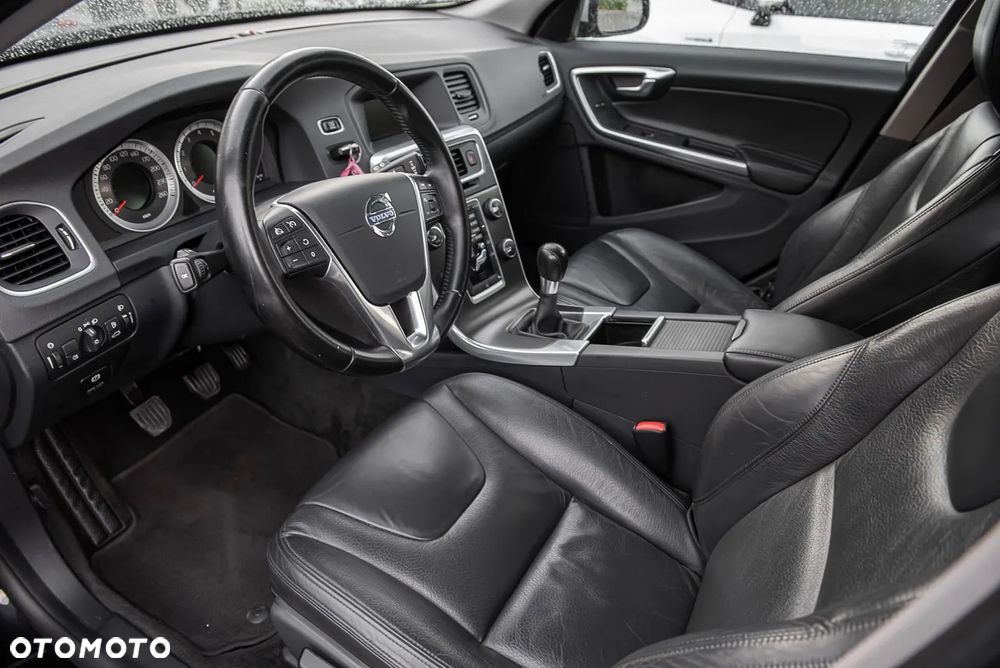 Volvo V60 T3 R-Design Summum - 15