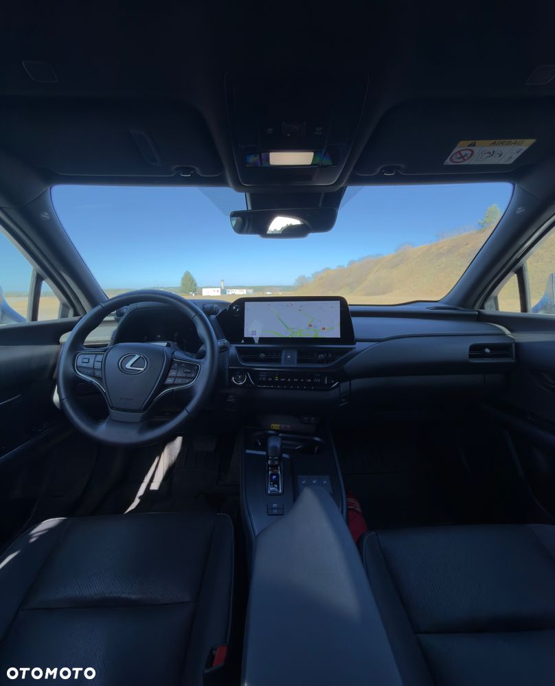 Lexus UX 300h - 11