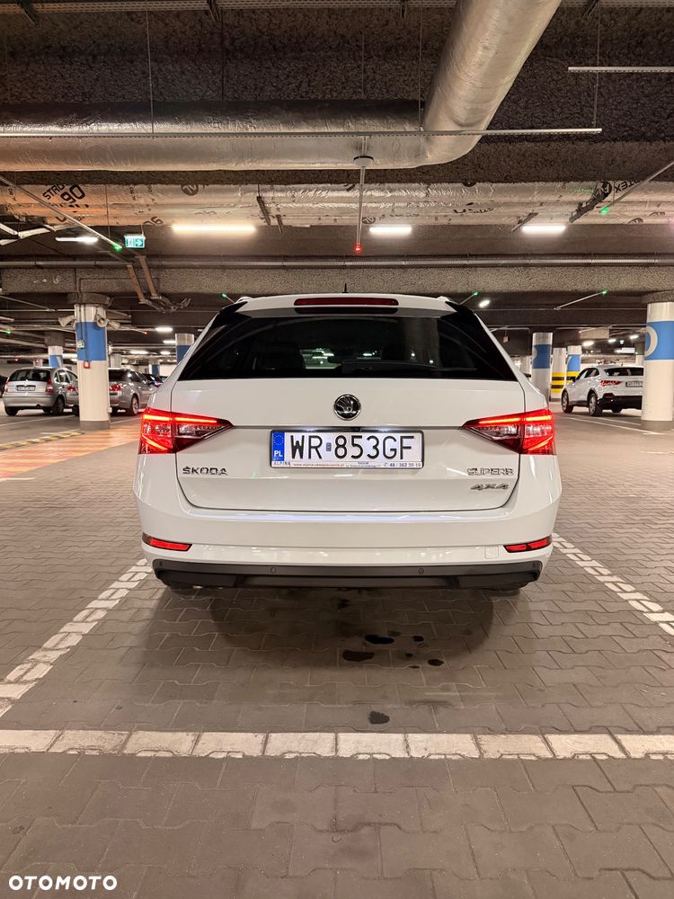 Skoda Superb 2.0 TDI 4x4 L&K DSG - 10