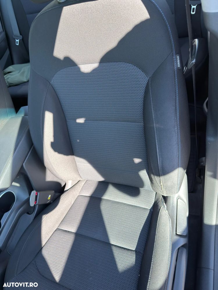 Hyundai Elantra 1.6 CRDI Comfort - 8