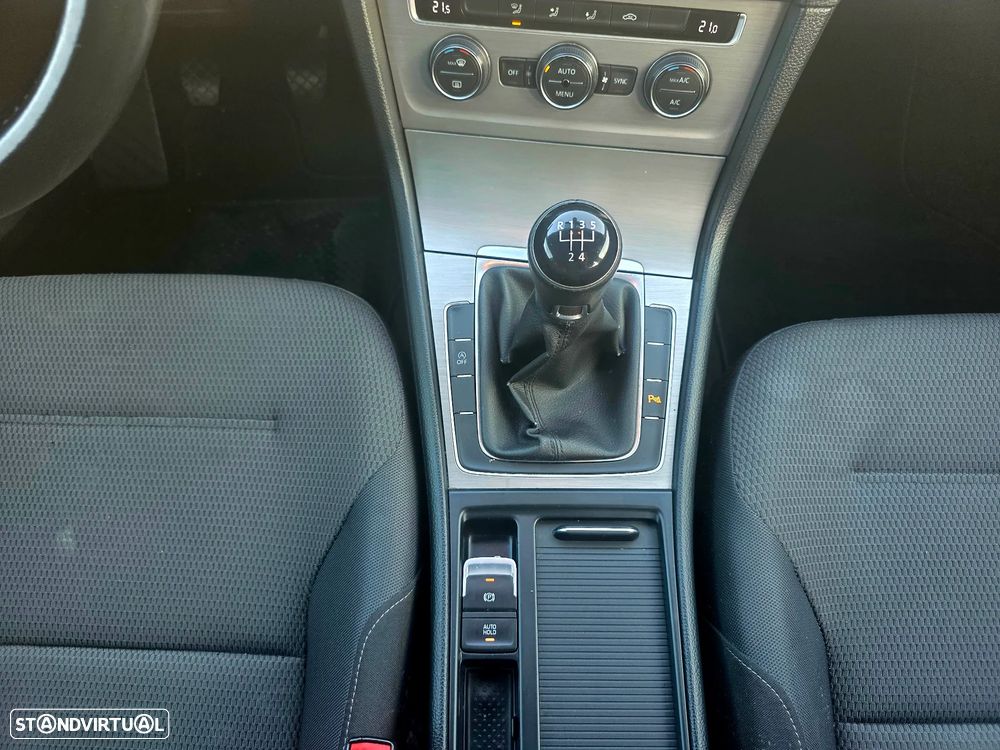 VW Golf 1.6 TDi R-Line - 27