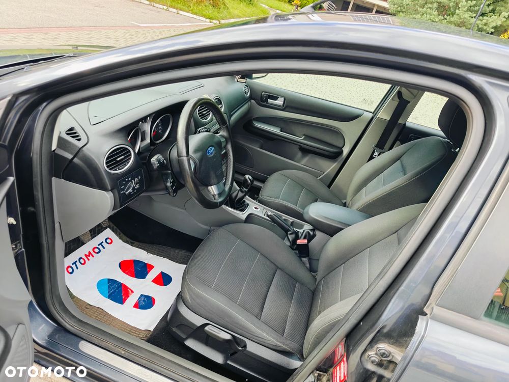 Ford Focus 1.8 Ghia - 10