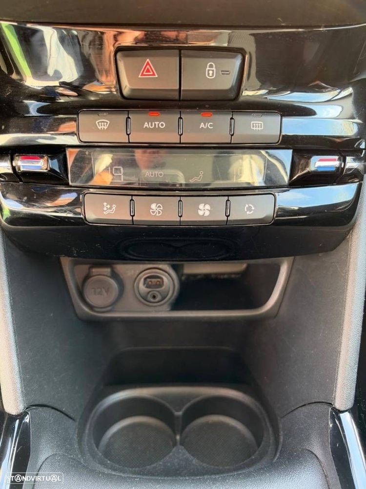 Peugeot 2008 1.2 PureTech Allure - 21