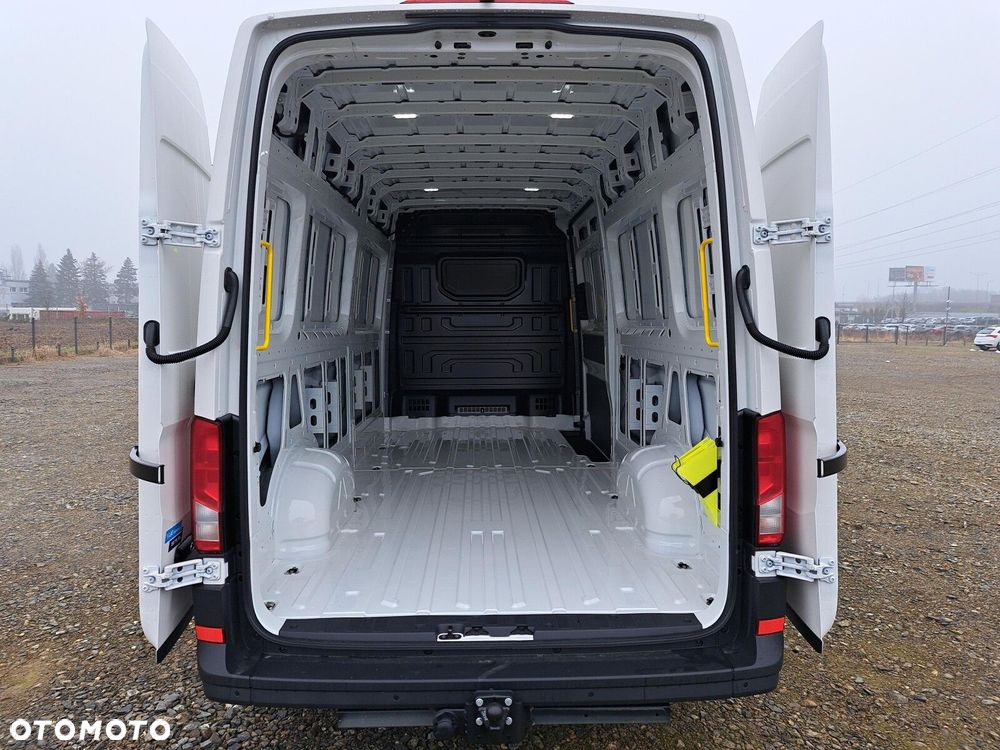 Volkswagen Crafter 35 Furgon z wysokim dachem silnik: 2,0 l EU6 SCR 177 KM, przedni 8-bieg.automatyczna, r.o : 4490 mm - 20