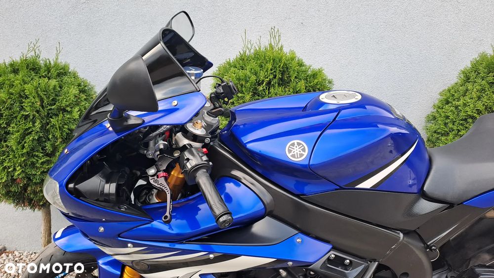 Yamaha R1 - 34