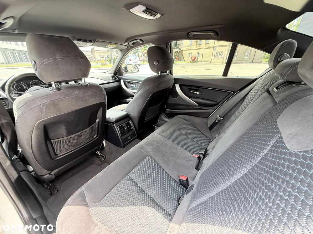 BMW Seria 3 320i xDrive M Sport Shadow - 12