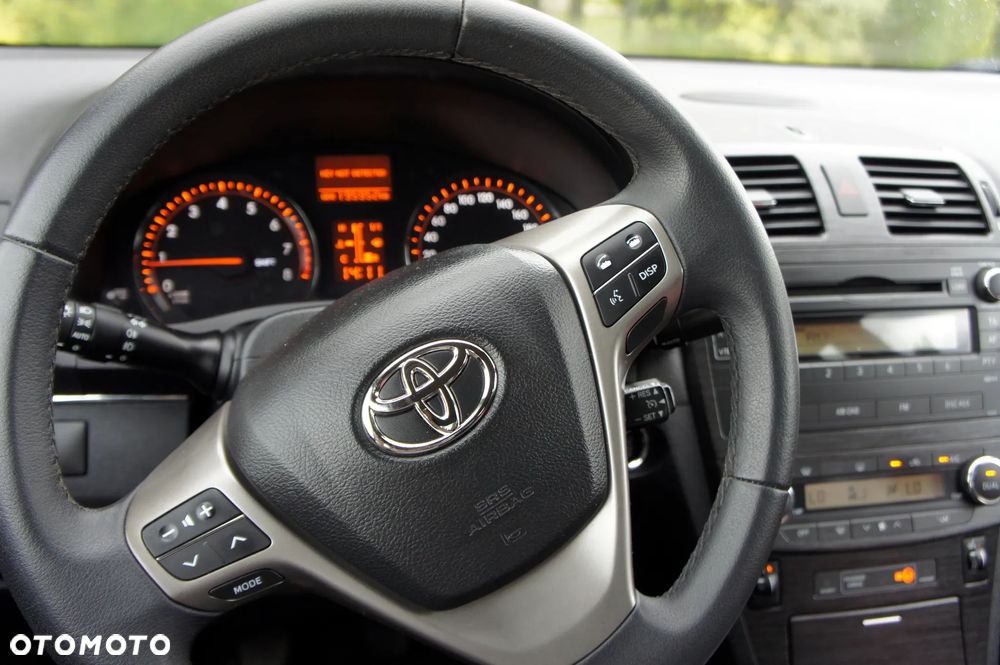 Toyota Avensis 1.8 Comfort - 23