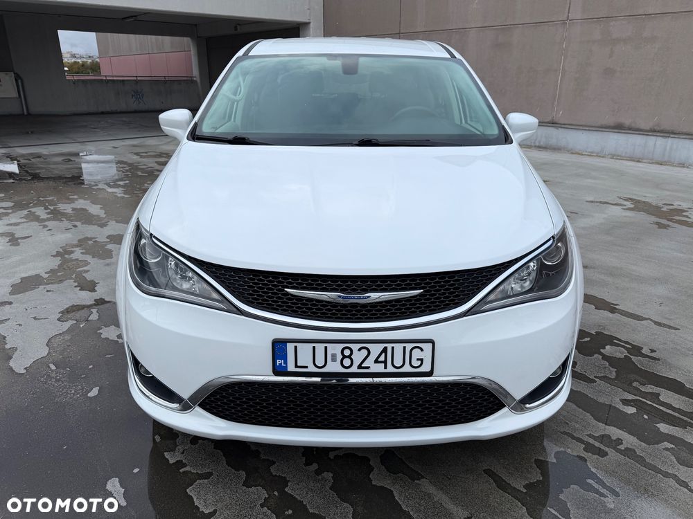 Chrysler Pacifica - 2