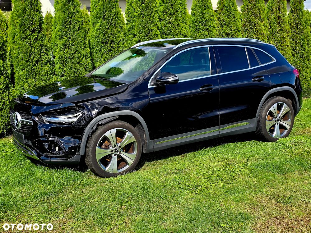 Mercedes-Benz GLA 180 7G-DCT - 7