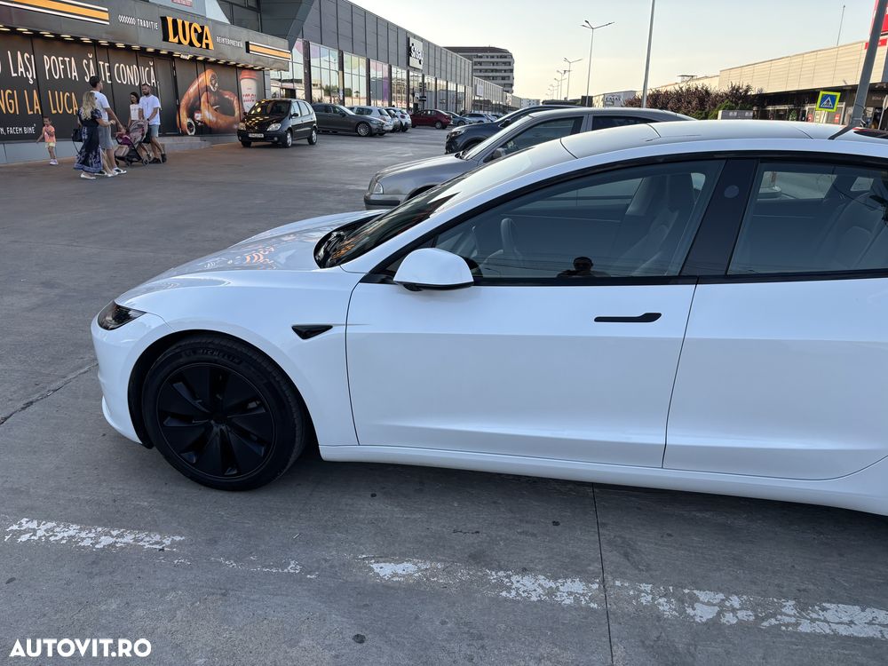 TESLA Model 3 2023 — imagine 4
