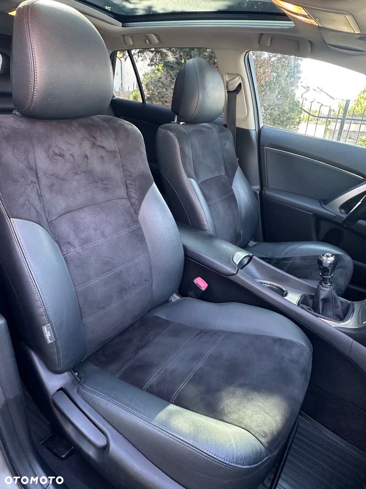 Toyota Avensis 1.8 Comfort - 37