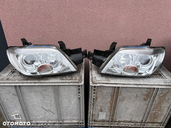 Lampa przednia MITSUBISHI OUTLANDER I LIFT KOMPLET EUROPA ORYGINALNE