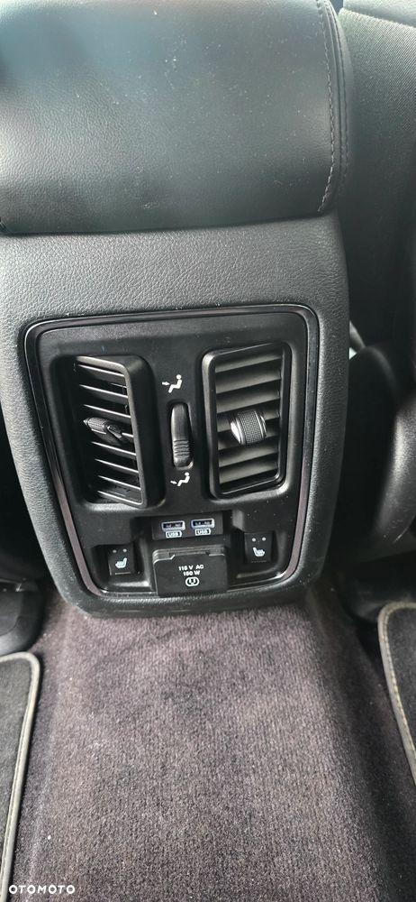 Jeep Grand Cherokee - 32