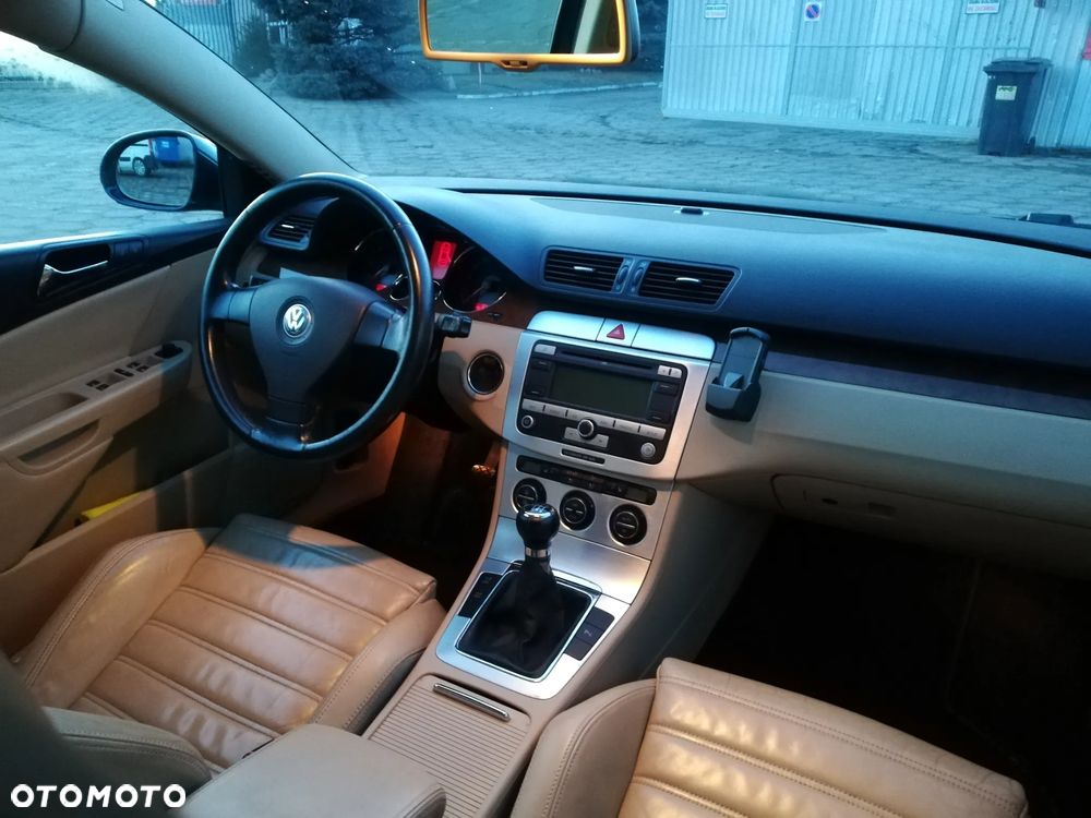 Volkswagen Passat 2.0 TDI Highline - 9