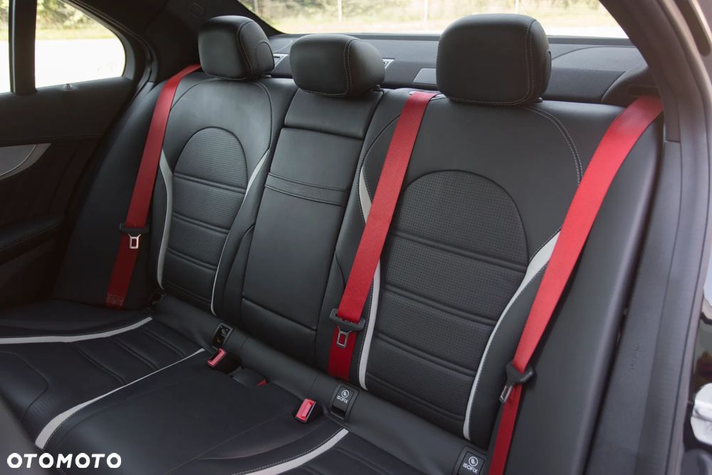 Mercedes-Benz Klasa C AMG 63 S AMG Speedshift 7G-MCT - 31