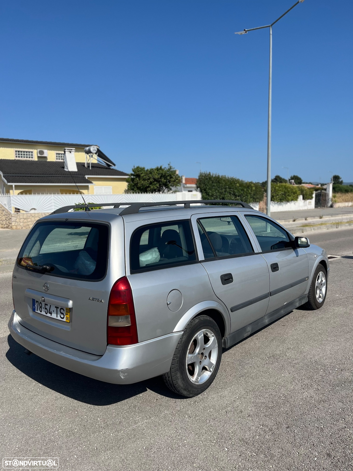Opel Astra Caravan - 4