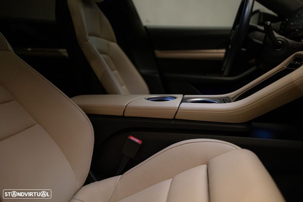 Porsche Taycan Turbo - 16