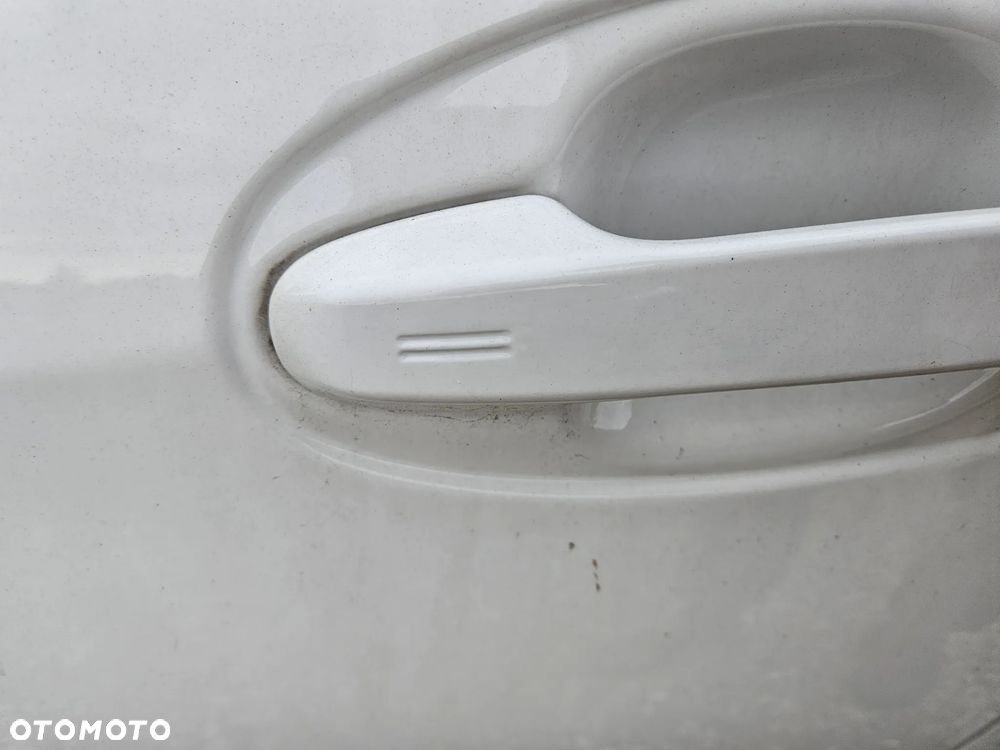 Toyota Yaris Hybrid 100 Dynamic - 13