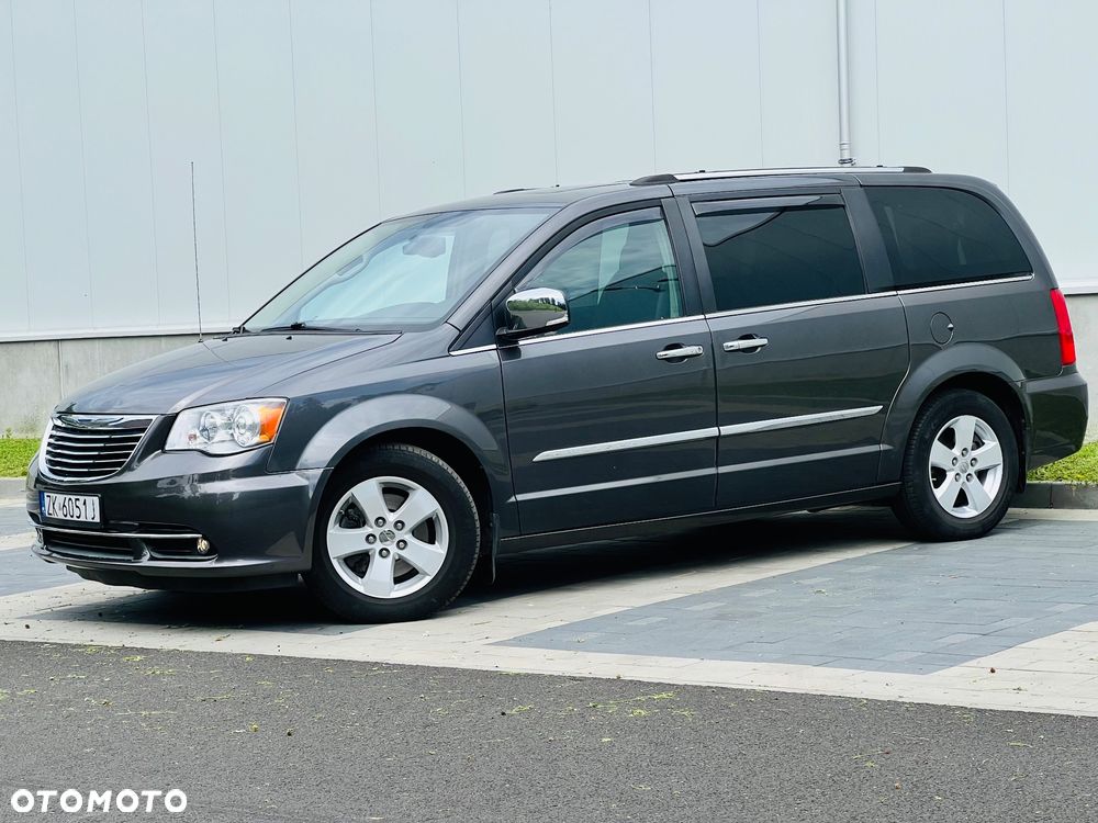 Chrysler Town & Country 3.6 Limited - 11
