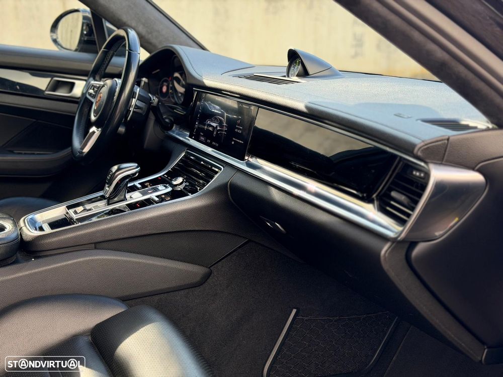 Porsche Panamera 4 E-Hybrid - 39