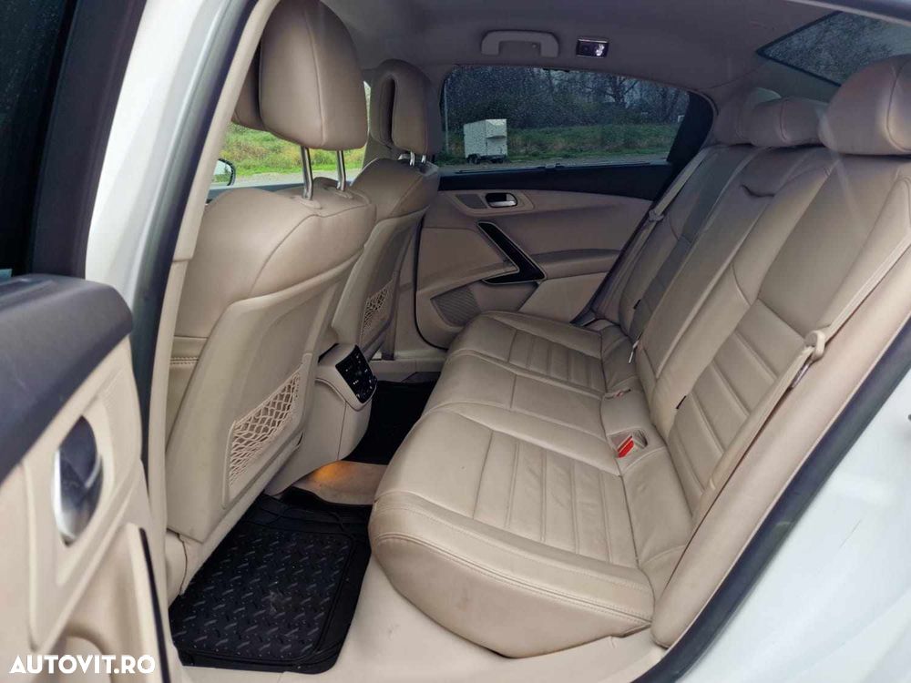 Peugeot 508 RXH Hybrid4 - 15